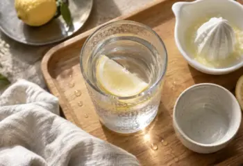 Jus de citron matin a jeun, verre d’eau tiède avec citron